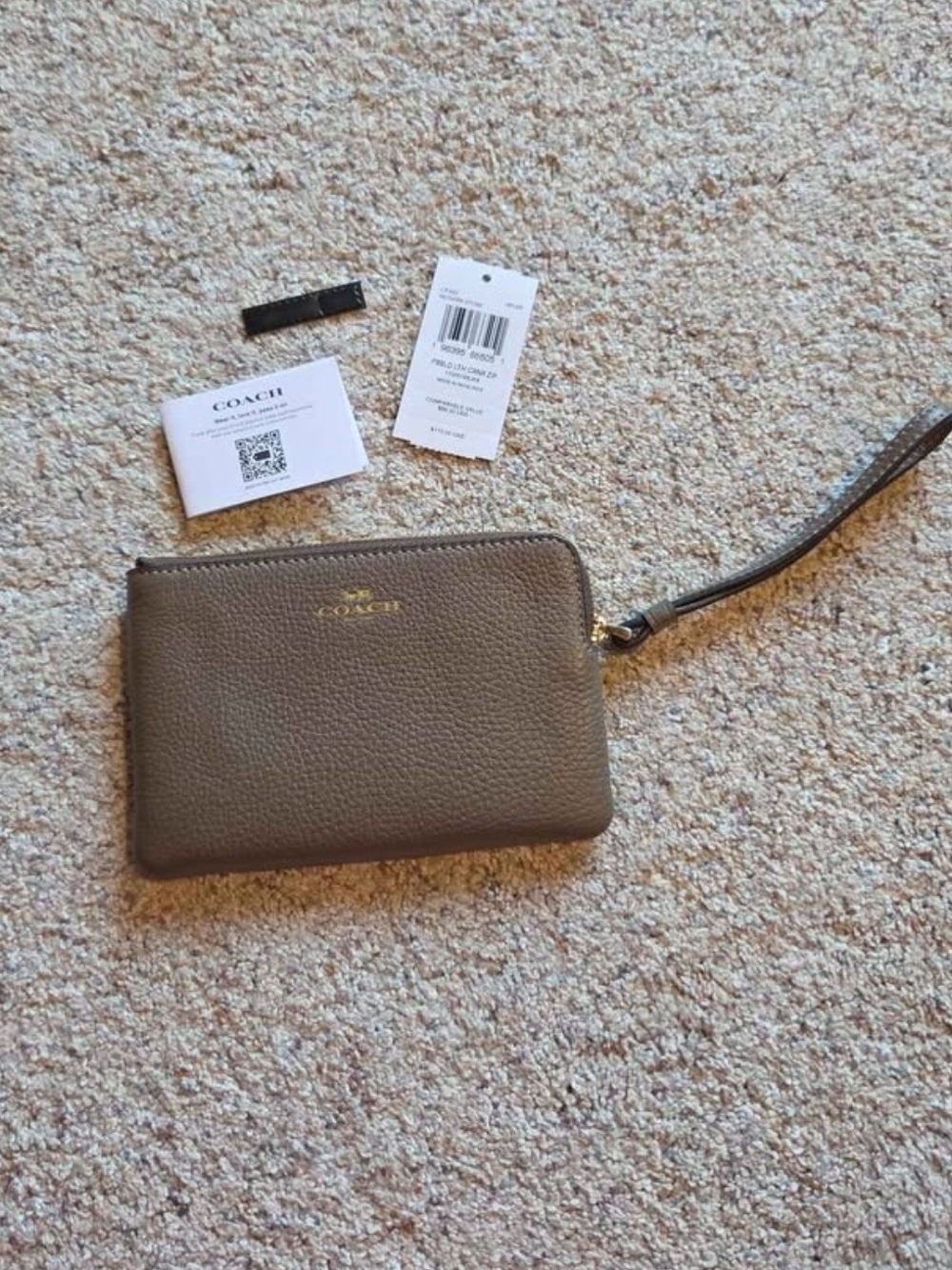 Coach Olive Green Pebbled Leather Wristlet Card Holder